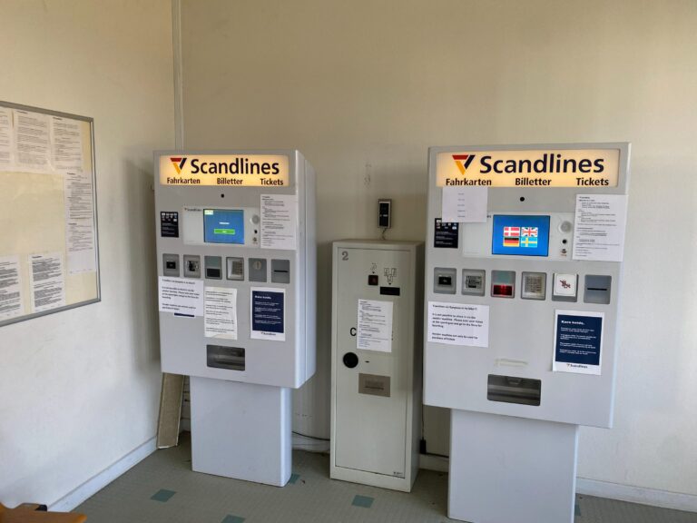 Scandlines-Ticketautomaten für Fußpassagiere im Terminal Gedser