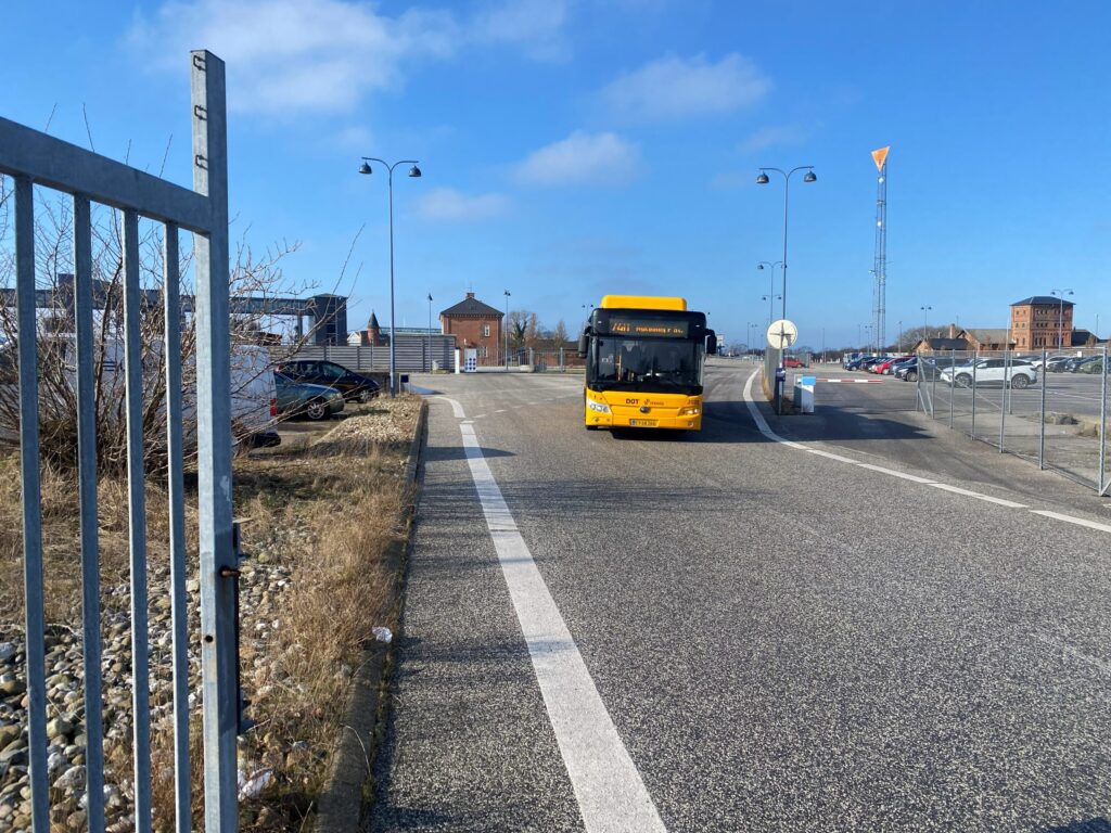 Movia-bus mod Nykøbing F station forlader Gedser Færgehavn