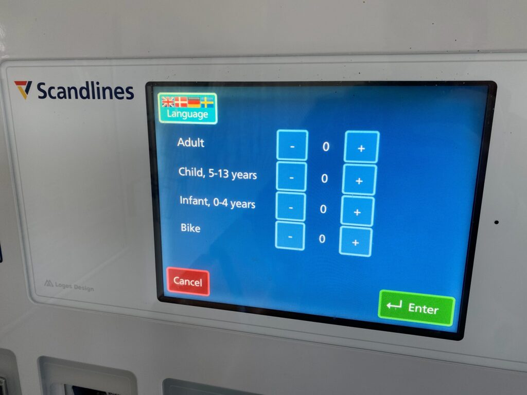 Skærm på Scandlines' billetautomat til valg af voksne, børn, småbørn og cykler